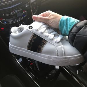 🖤HARD TO FIND 🖤Time and tru sneaker